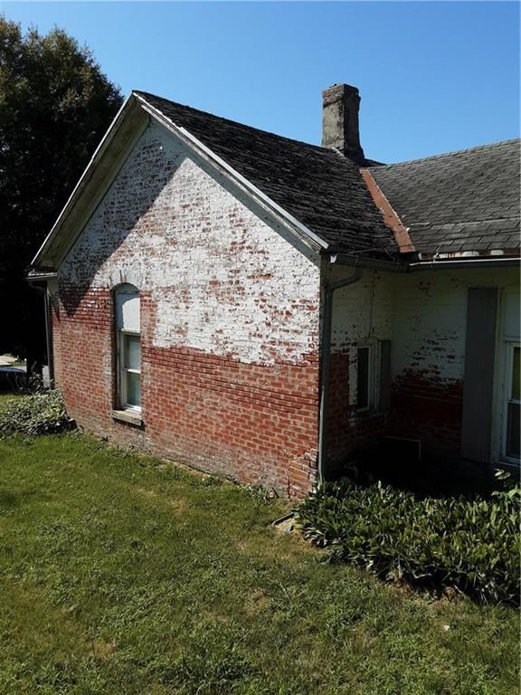 1820 Savannah Ave, St Joseph, MO 64505