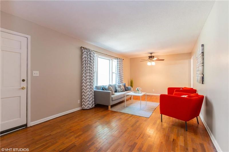 8021 W 87th St, Overland Park, KS 66204