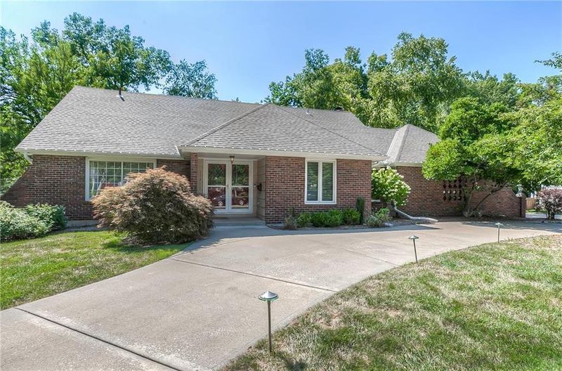 11400 Summit St, Kansas City, MO 64114