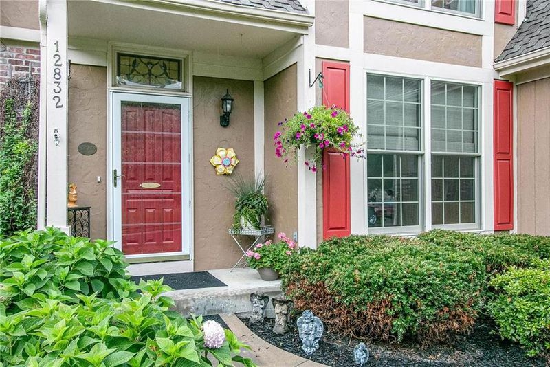 12832 King St, Overland Park, KS 66213