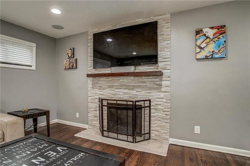 7609 Mcgee St, Kansas City, MO 64114