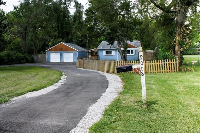 9008 Eastern Ave, Kansas City, MO 64138