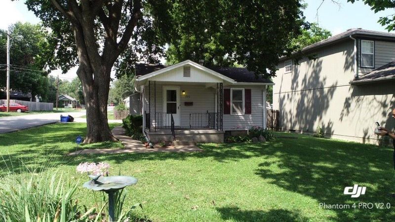 200 E 79th Ter, Kansas City, MO 64114