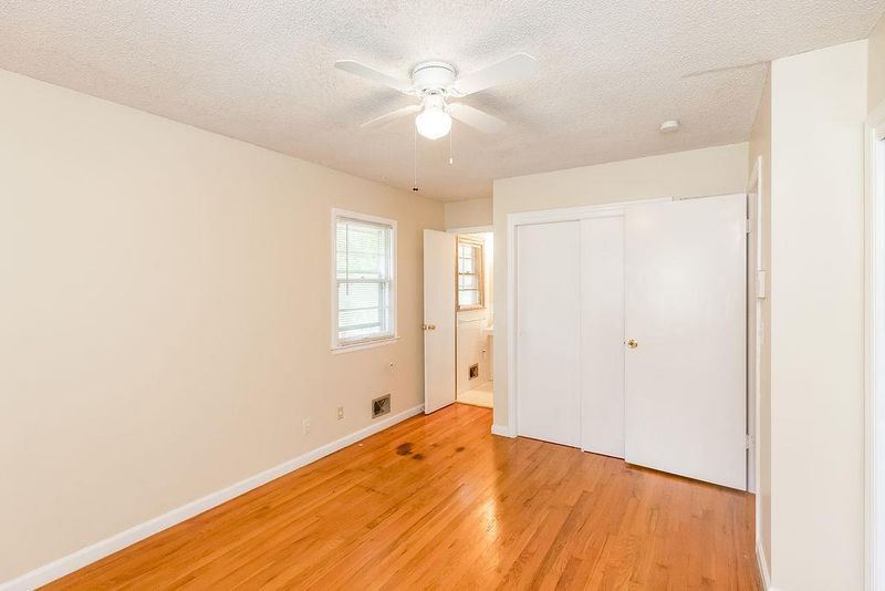 8511 Maple Ave, Raytown, MO 64138