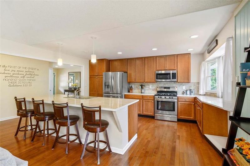 9829 Shepherds Dr, Kansas City, MO 64131