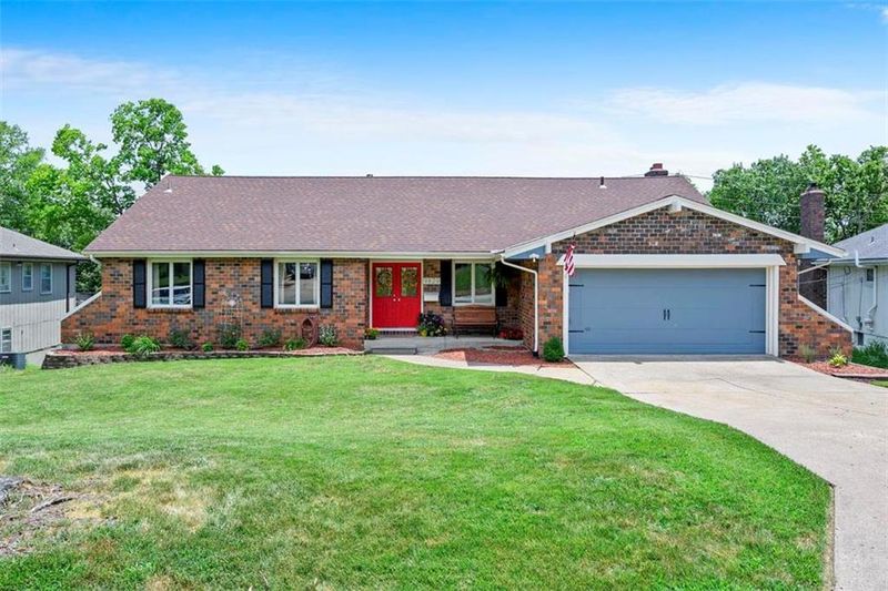 9829 Shepherds Dr, Kansas City, MO 64131