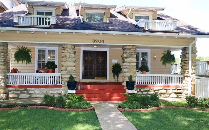 3204 E 29th St, Kansas City, MO 64128