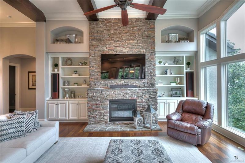 7649 Lance Cir, Parkville, MO 64152