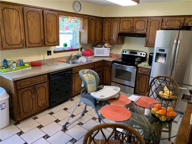 1234 E Johnston St, Olathe, KS 66061