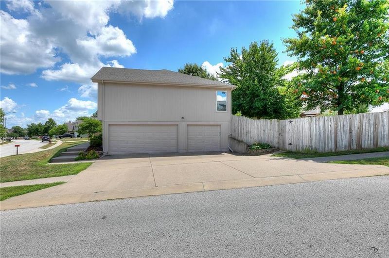 11320 N Summit St, Kansas City, MO 64155