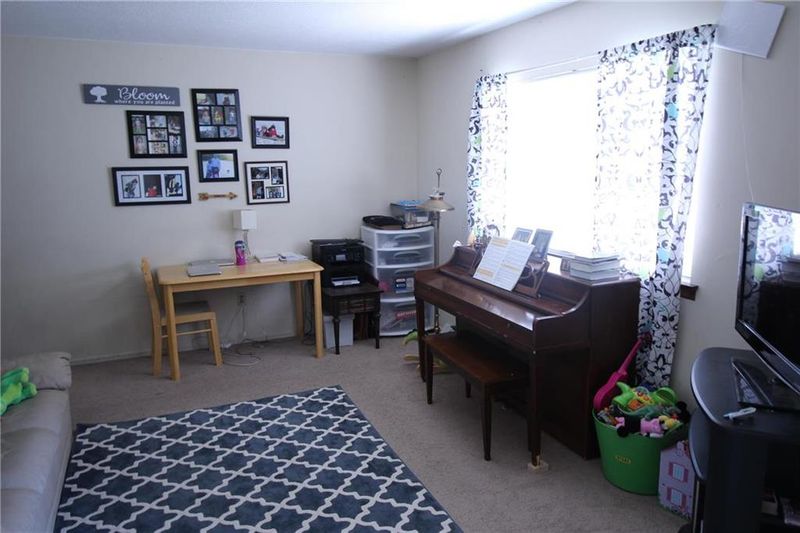 8404 Sterling Ave, Raytown, MO 64138