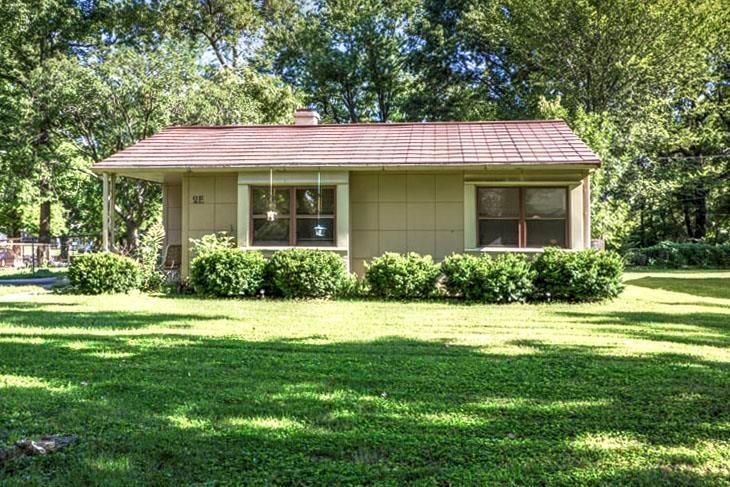 2 E Porte Cimi Pas St, Kansas City, MO 64114