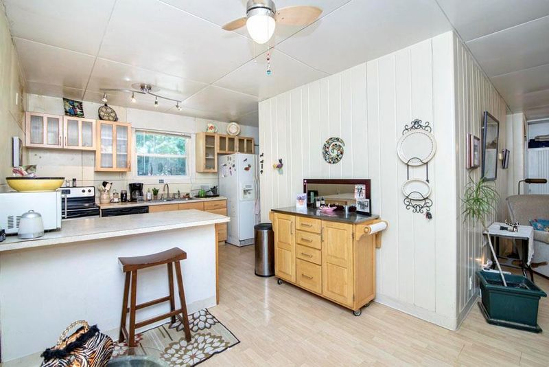 2 E Porte Cimi Pas St, Kansas City, MO 64114