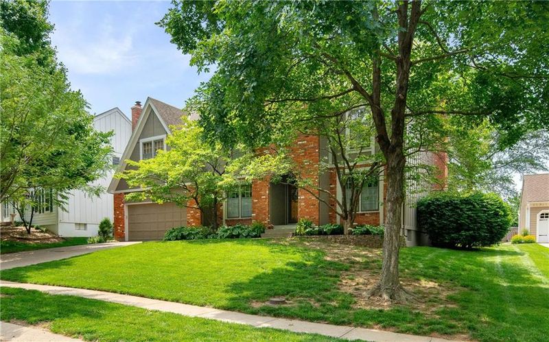 12116 Perry St, Overland Park, KS 66213