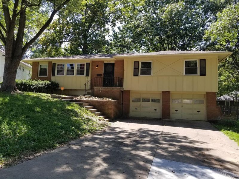 5004 Spring Ave, Kansas City, MO 64133