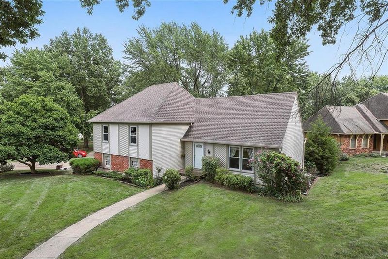 11029 W 99th St, Overland Park, KS 66214