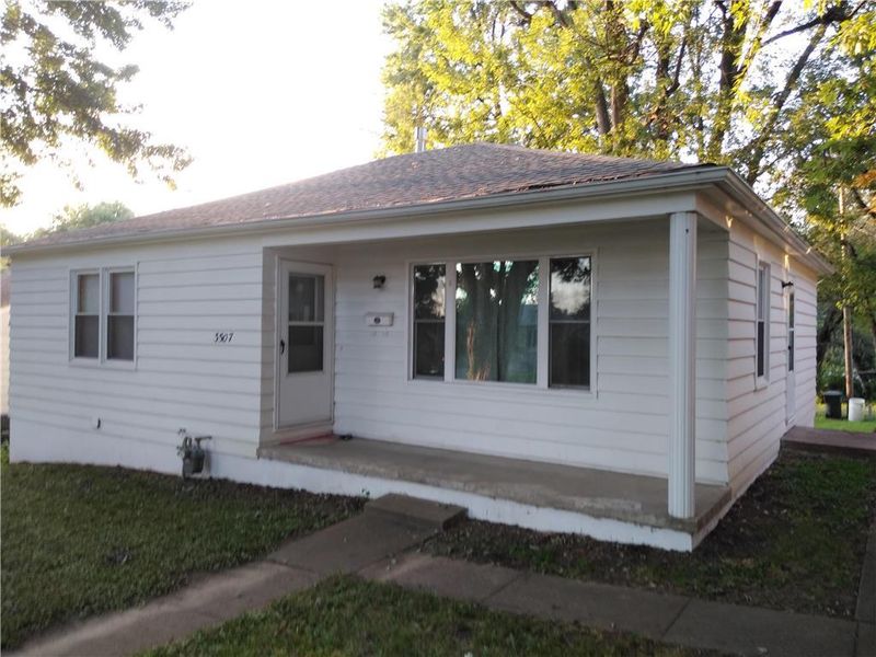 3507 Scott St, St Joseph, MO 64507