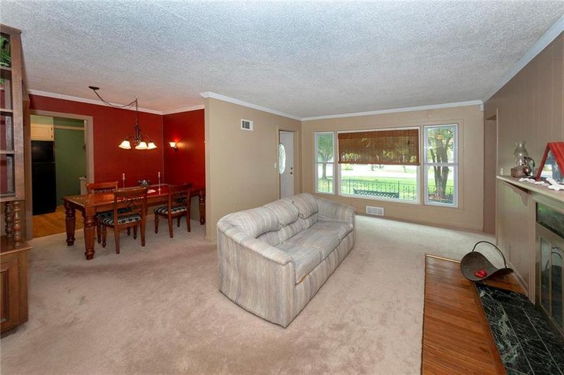8620 E 78th Ter, Kansas City, MO 64138