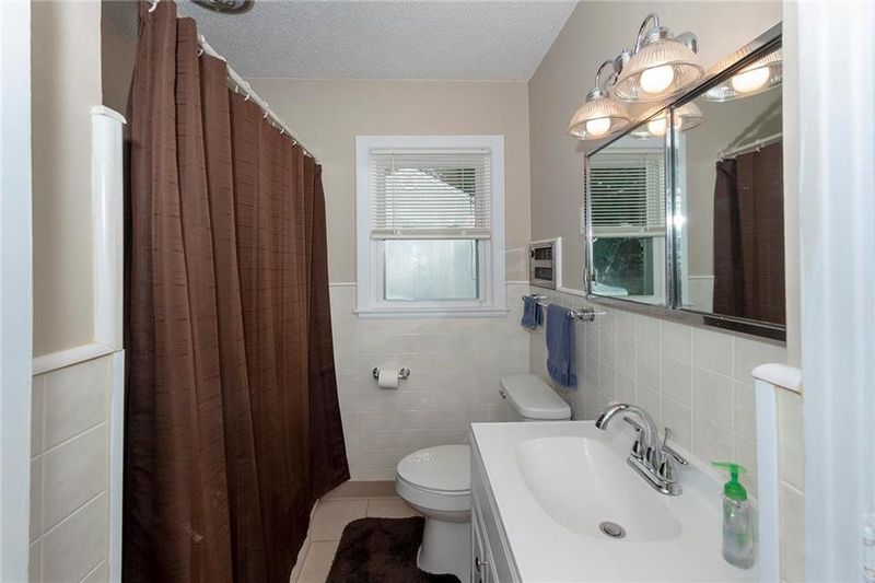 8620 E 78th Ter, Kansas City, MO 64138