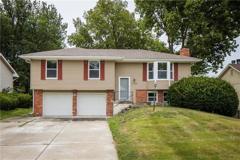 7705 NW 73rd St, Kansas City, MO 64152