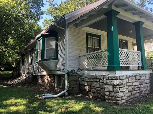 3861 E 60th Ter, Kansas City, MO 64130