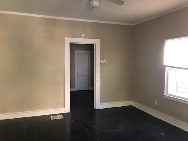 3861 E 60th Ter, Kansas City, MO 64130