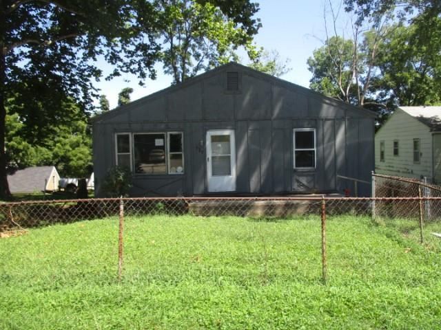 319 S Hocker Ave, Independence, MO 64050