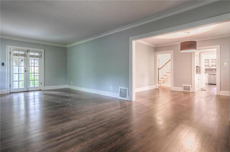 6130 Oak St, Kansas City, MO 64113