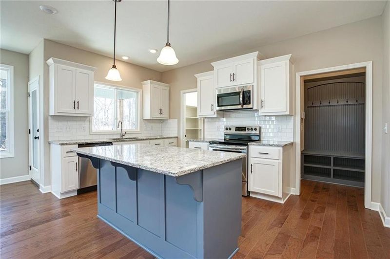 1613 Grandshire Dr, Raymore, MO 64083