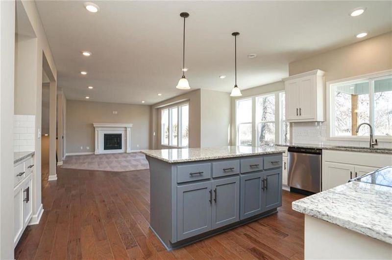 1613 Grandshire Dr, Raymore, MO 64083