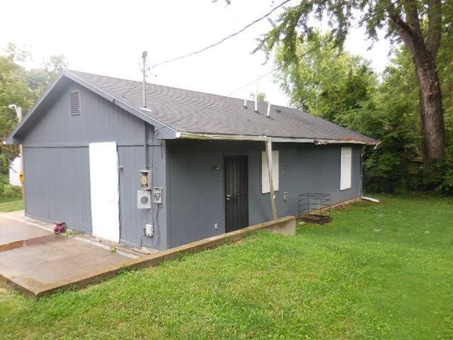 2101 E 81st St, Kansas City, MO 64132
