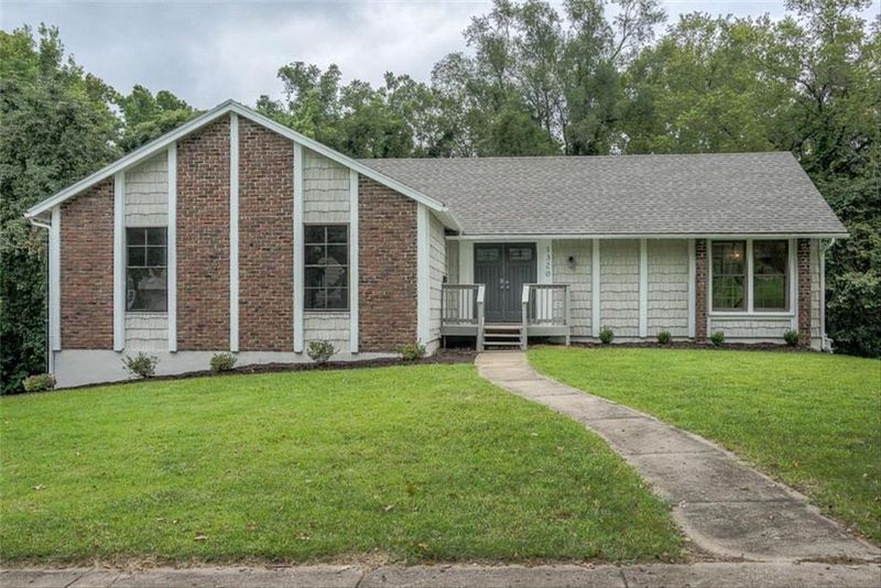 1320 E 110th St, Kansas City, MO 64131