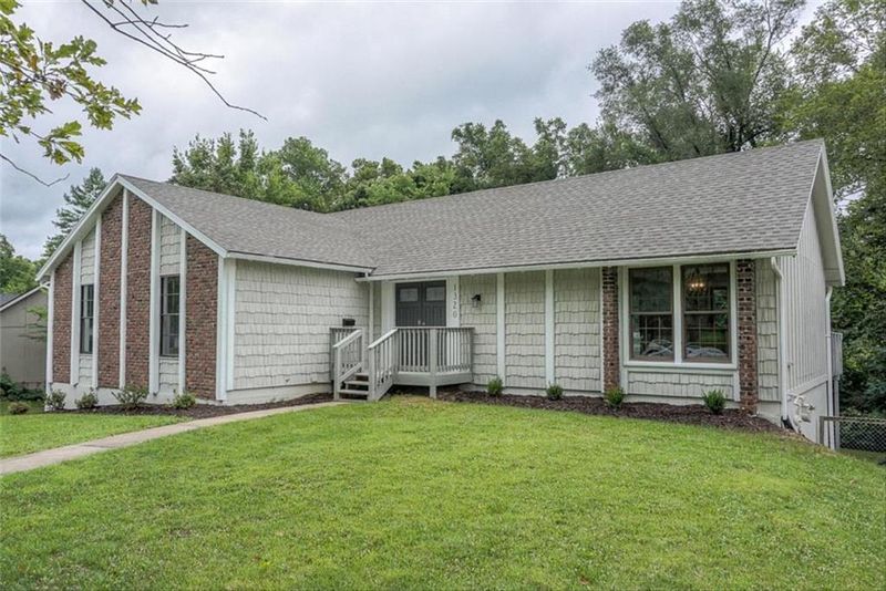 1320 E 110th St, Kansas City, MO 64131