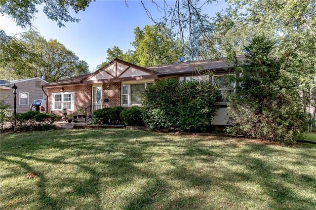 8906 E 89th St, Kansas City, MO 64138