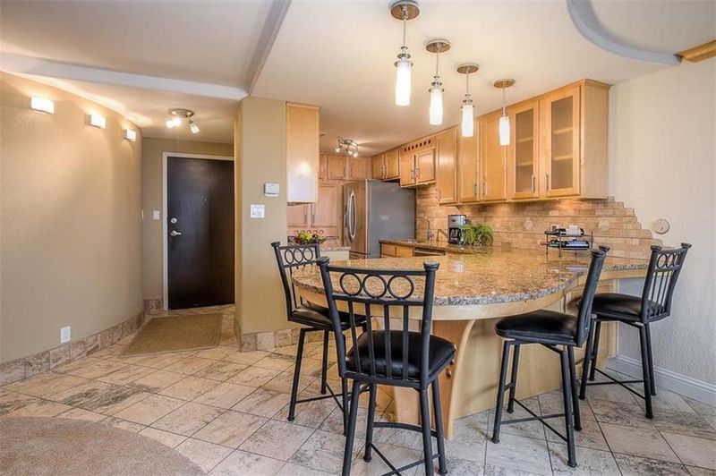 700 E 8th Ph6 St #PH6, Kansas City, MO 64106