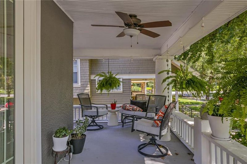 8 E 57th Ter, Kansas City, MO 64113