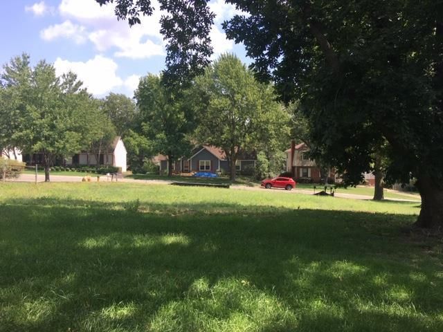 7012 Widmer Rd, Shawnee, KS 66216