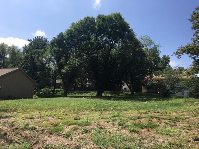 7012 Widmer Rd, Shawnee, KS 66216