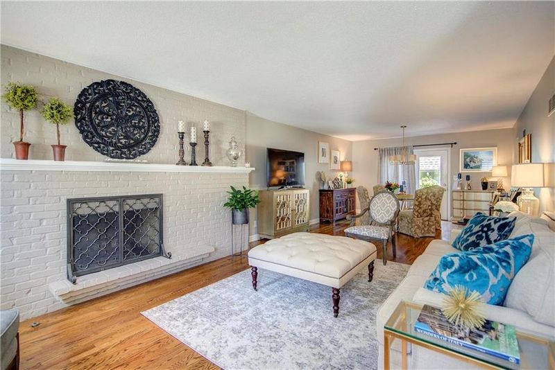 9609 Perry Ln, Overland Park, KS 66212