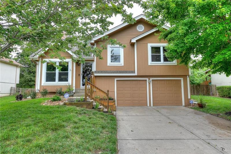 10227 N Central Ave, Kansas City, MO 64155