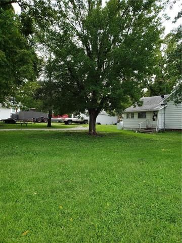606 N Davis St, Hamilton, MO 64644