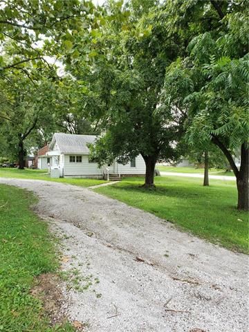 606 N Davis St, Hamilton, MO 64644