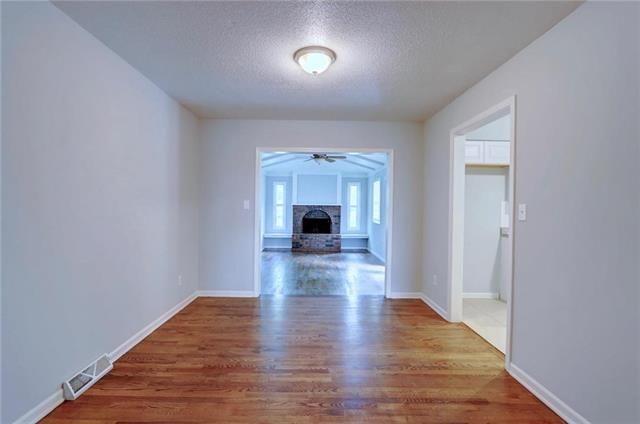 6320 E 56th St, Kansas City, MO 64129
