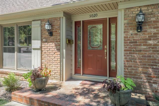 5020 Summit St, Kansas City, MO 64112
