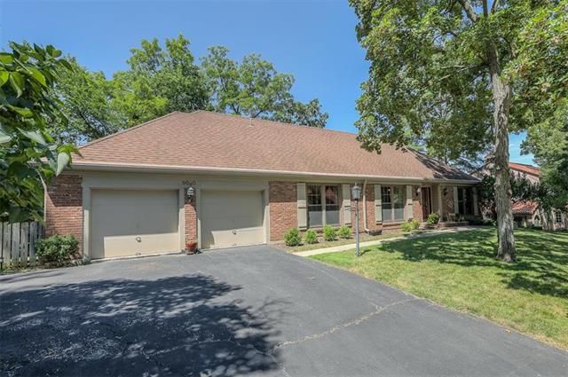 5020 Summit St, Kansas City, MO 64112