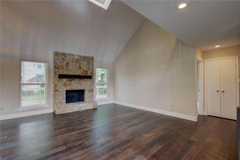 8026 Monrovia St, Lenexa, KS 66215