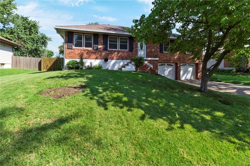 16300 E 38th St, Independence, MO 64055