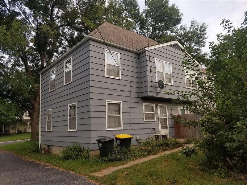 6644 Floyd St, Overland Park, KS 66202