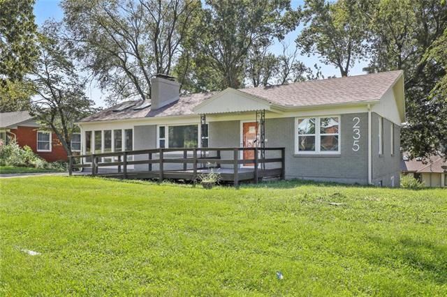 235 E Bellevista Dr, Independence, MO 64055