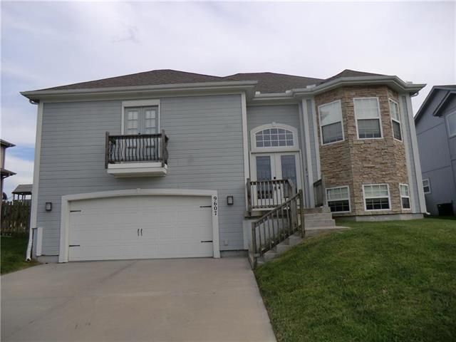 9607 N Adrian Pl, Kansas City, MO 64154
